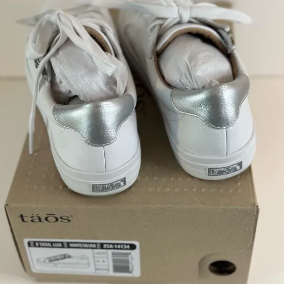Taos Z Sol Luxe leather Footwear White Sneakers with Metallic Zipper Size 9