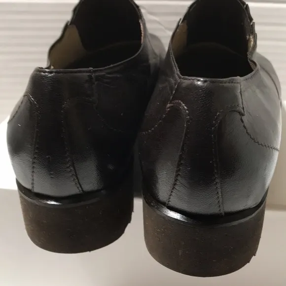Taryn Rose Leather loafers. Made in Italy