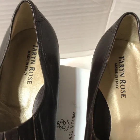 Taryn Rose Leather loafers. Made in Italy