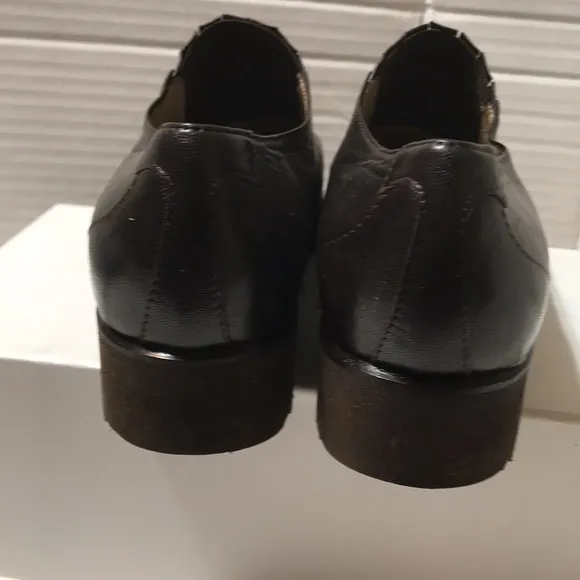 Taryn Rose Leather loafers. Made in Italy