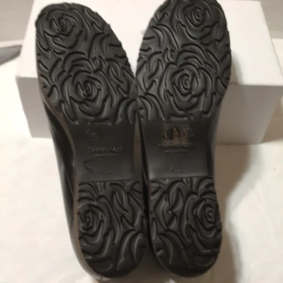 Taryn Rose Leather loafers. Made in Italy