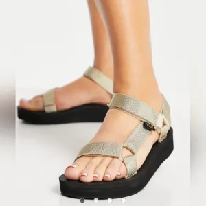 Teva Midform Universal Sandals In Metallic Champagne, Size 10