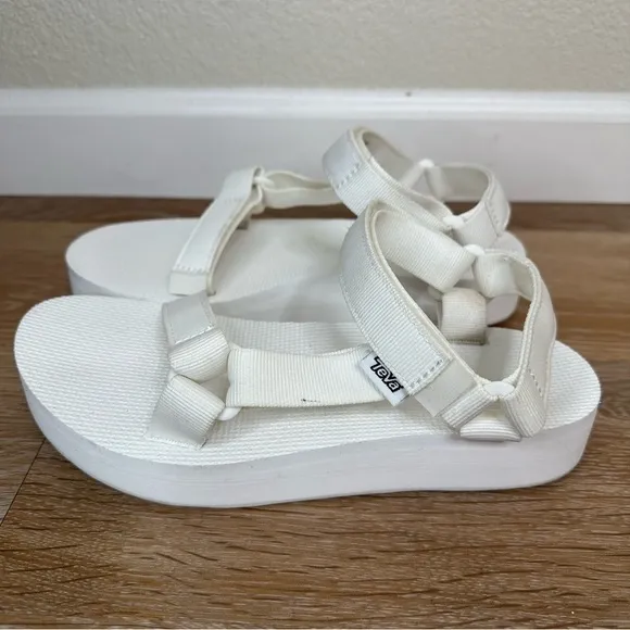 Teva Women’s White Flatform Universal Sandals, Size 8