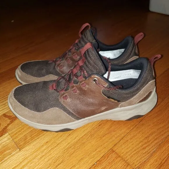 Teva Brown Leather sneakers