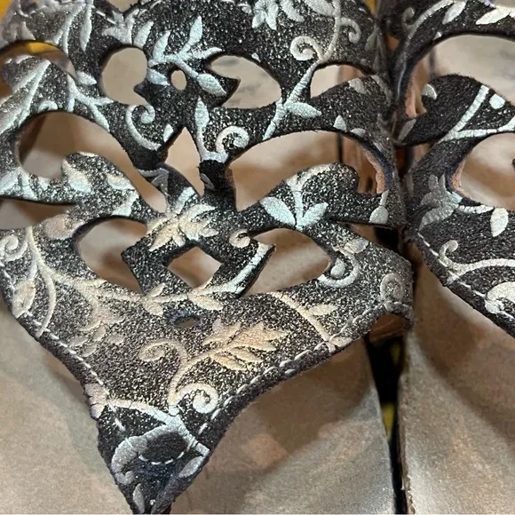 Think! Brown Gold Flip Flops Metallic Sandals Cut Out Floral Brocade Cork Insole