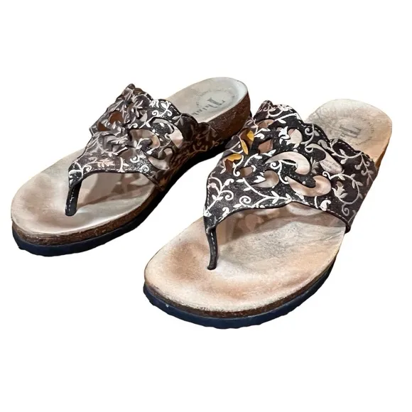 Think! Brown Gold Flip Flops Metallic Sandals Cut Out Floral Brocade Cork Insole