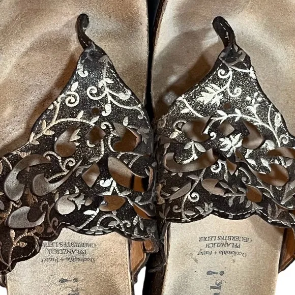 Think! Brown Gold Flip Flops Metallic Sandals Cut Out Floral Brocade Cork Insole