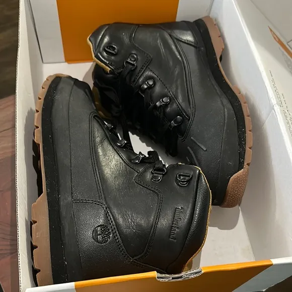Timberland Black and Tan Boots Rugged High-Top Design