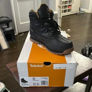 Timberland Black and Tan Boots Rugged High-Top Design