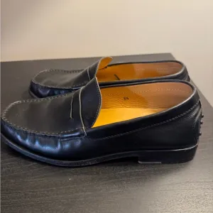 Tod’s Black leather loafers size 8