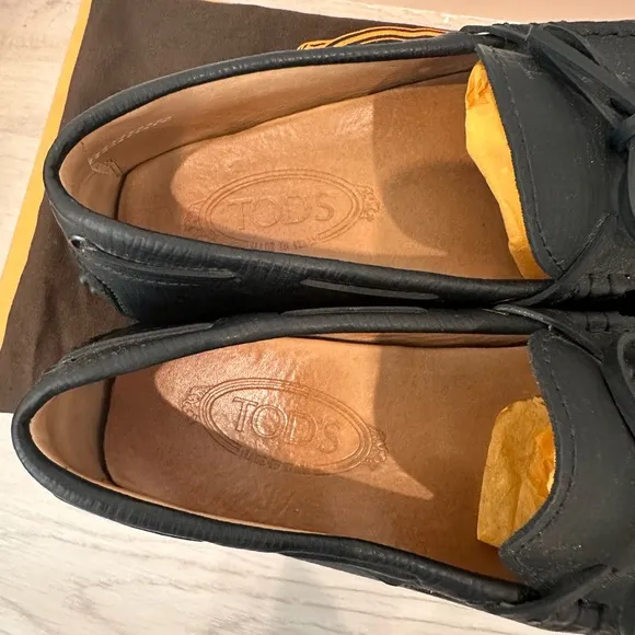 Tod's Black Loafers Sleek Slip-On Design