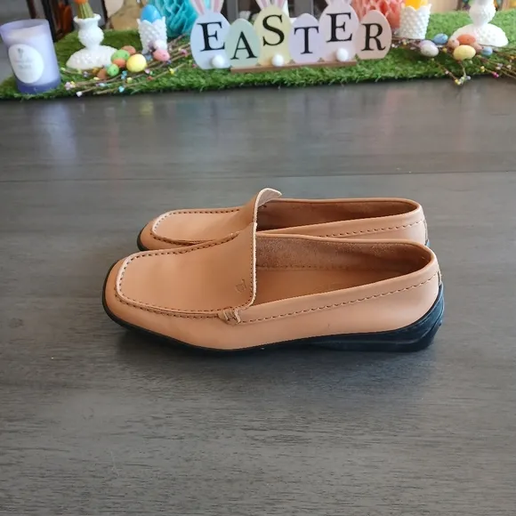 TODS Leather Loafers Womans Size 6.5 Nwot