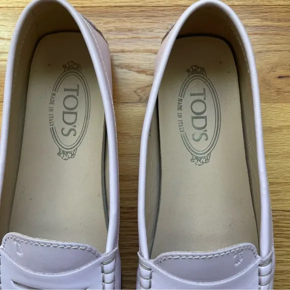 TOD'S light pink leather loafers