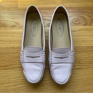 TOD'S light pink leather loafers