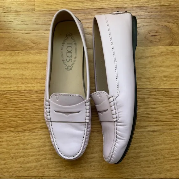 TOD'S light pink leather loafers