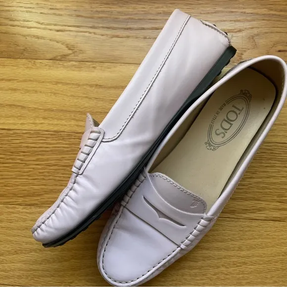 TOD'S light pink leather loafers