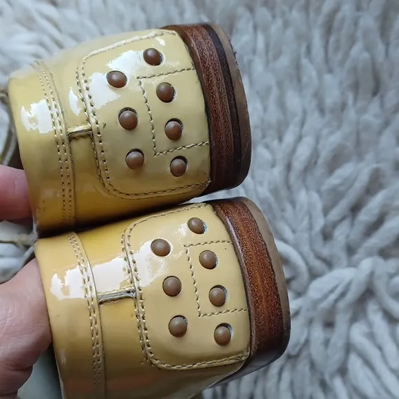 Tod's  loafers