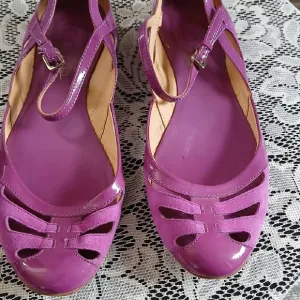Tod's Purple Flats with Decorative Cutouts
