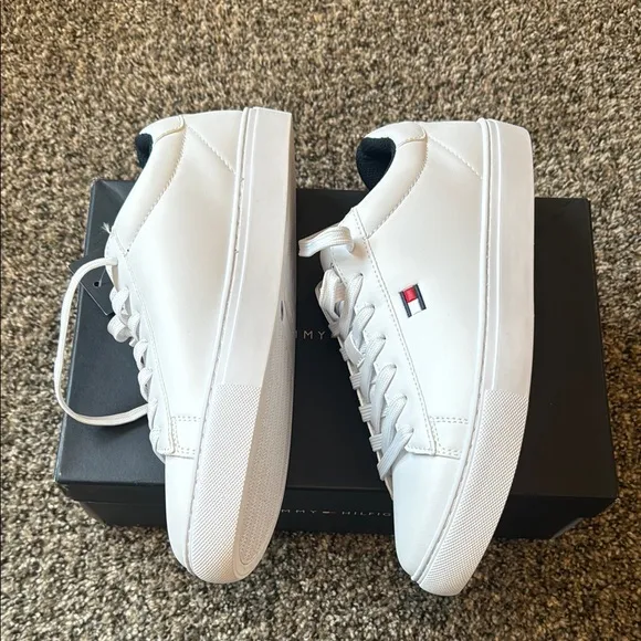 Tommy Hilfiger White Sneakers Minimalist Design