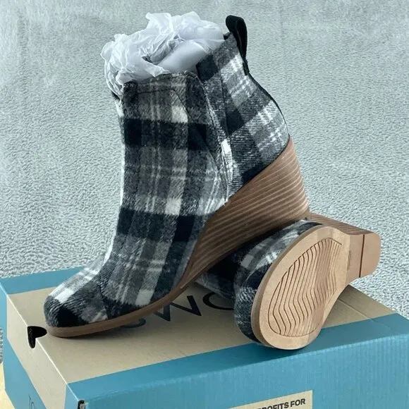 TOMS Women's Clare Wedge Boot, Black/Grey Plaid, 8 NWB S161