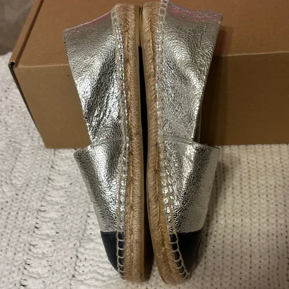 Tory Burch 6.5 leather espadrilles slip on sneaker shoe metallic silver navy tan