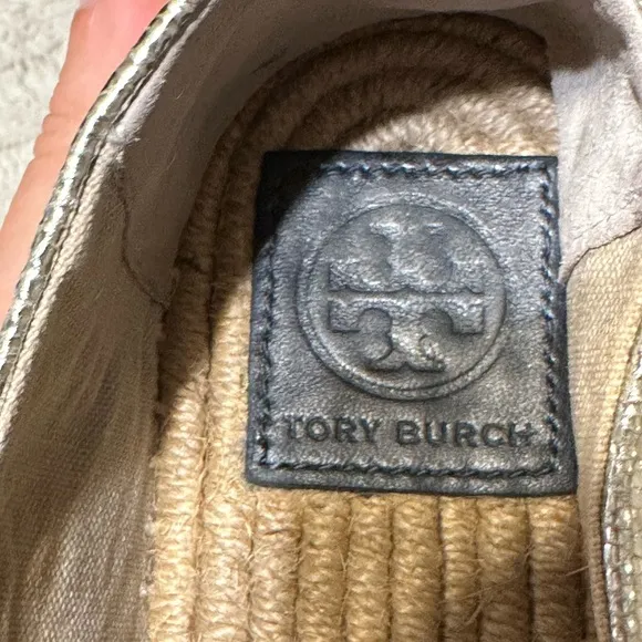 Tory Burch 6.5 leather espadrilles slip on sneaker shoe metallic silver navy tan