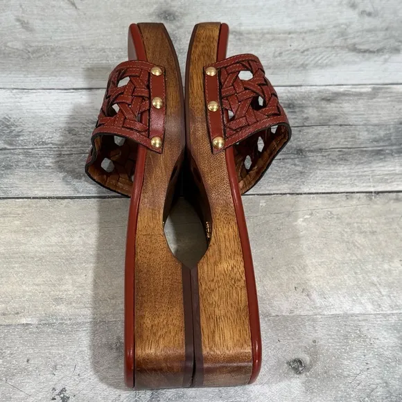 TORY BURCH Basket Weave Leather Clog Sandals - SZ - 8 .US Brick Red (red brown)