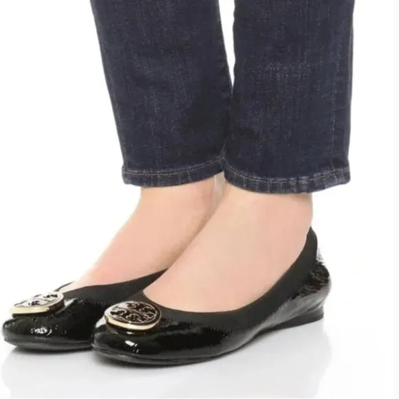 TORY BURCH Black Patent Leather Ballet Flats with Gold Logo sz 6.5