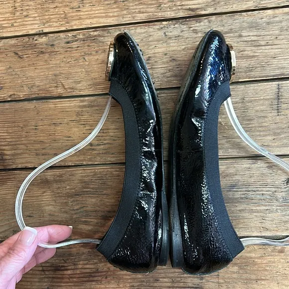 TORY BURCH Black Patent Leather Ballet Flats with Gold Logo sz 6.5