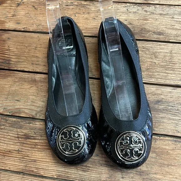 TORY BURCH Black Patent Leather Ballet Flats with Gold Logo sz 6.5