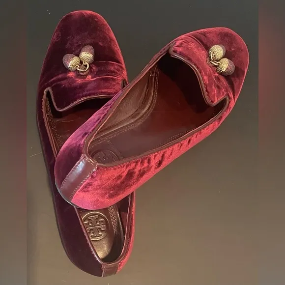 Tory Burch Burgundy Velvet Acorn Charm&quot;Smoking Slippers&quot; Loafers sz. 6.5