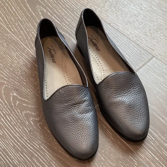 Trotters Bronze Loafers