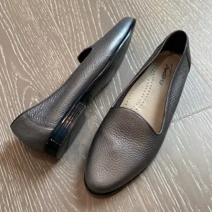 Trotters Bronze Loafers