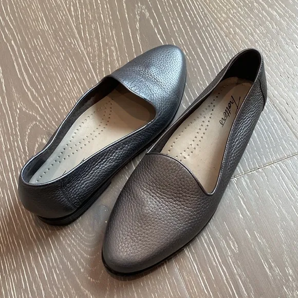 Trotters Bronze Loafers
