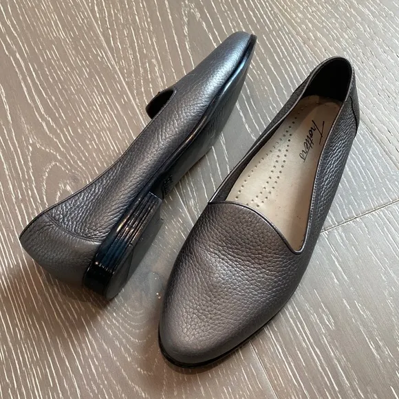 Trotters Bronze Loafers