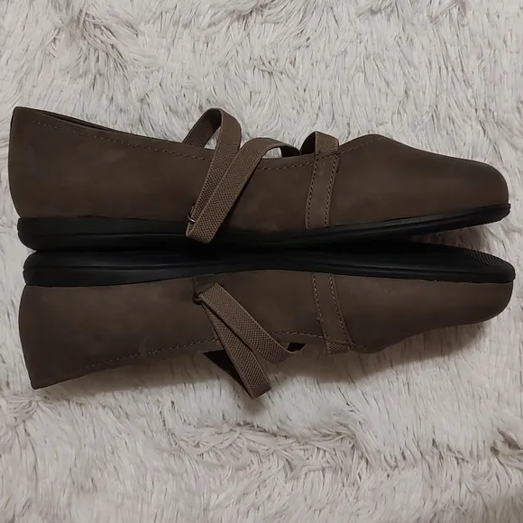 Trotters Della Brownish-Gray Casual Leather Ballet Flats Elastic Straps Sz 10½W