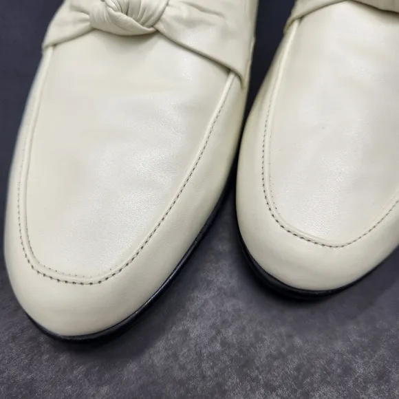 Trotters loafers women's 9 Narrow white glossy leather knot flats Relate preppy