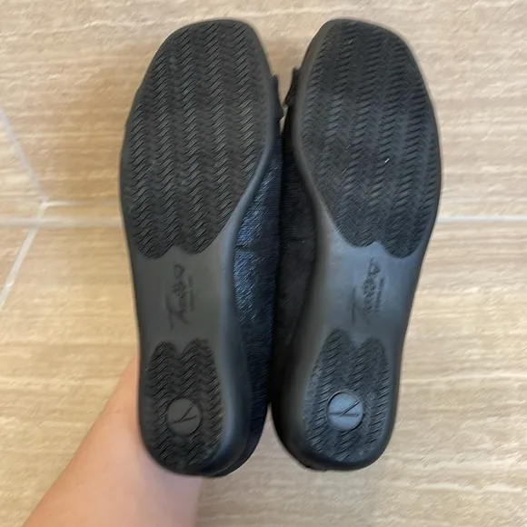 TROTTERS NWOT Women’s Size 6WW &quot;Sizzle Signature&quot; Black Shimmery Ballet Flat