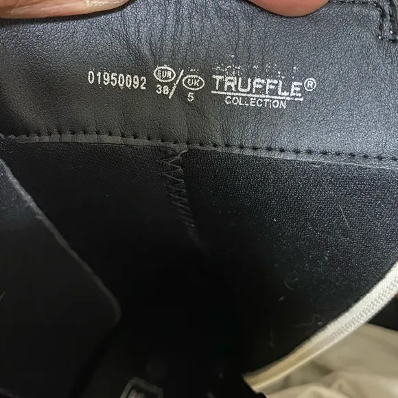 Truffle Collection Chelsea boots NWT- 5UK/7US