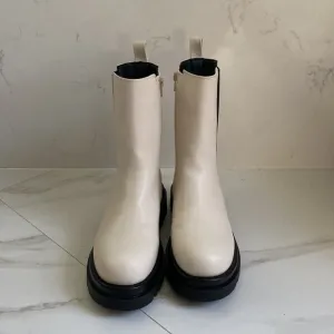 Truffle Collection Chelsea boots NWT- 5UK/7US