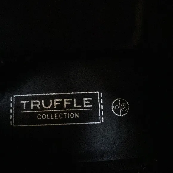 Truffle Collection Chelsea boots NWT- 5UK/7US