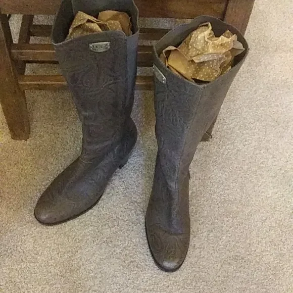 UGG Ashur Leather Knee Boots Like New!