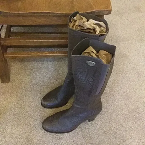 UGG Ashur Leather Knee Boots Like New!