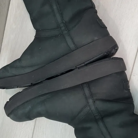 Ugg Australia Women Classic Short L Waterproof Leather Winter boots shoes sz 6