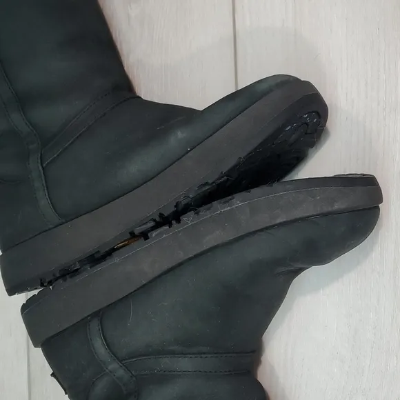 Ugg Australia Women Classic Short L Waterproof Leather Winter boots shoes sz 6
