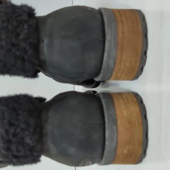 UGG Blayre II boots. Women's size 7