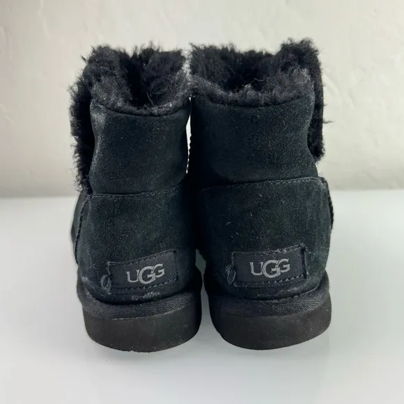 Ugg Boots Mini Bailey Snaps Solid Black Pull On Ankle Sheepskin Leather‎ Suede
