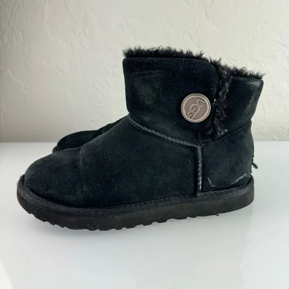 Ugg Boots Mini Bailey Snaps Solid Black Pull On Ankle Sheepskin Leather‎ Suede