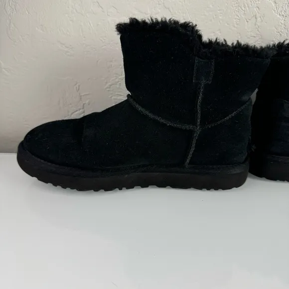 Ugg Boots Mini Bailey Snaps Solid Black Pull On Ankle Sheepskin Leather‎ Suede