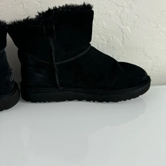 Ugg Boots Mini Bailey Snaps Solid Black Pull On Ankle Sheepskin Leather‎ Suede